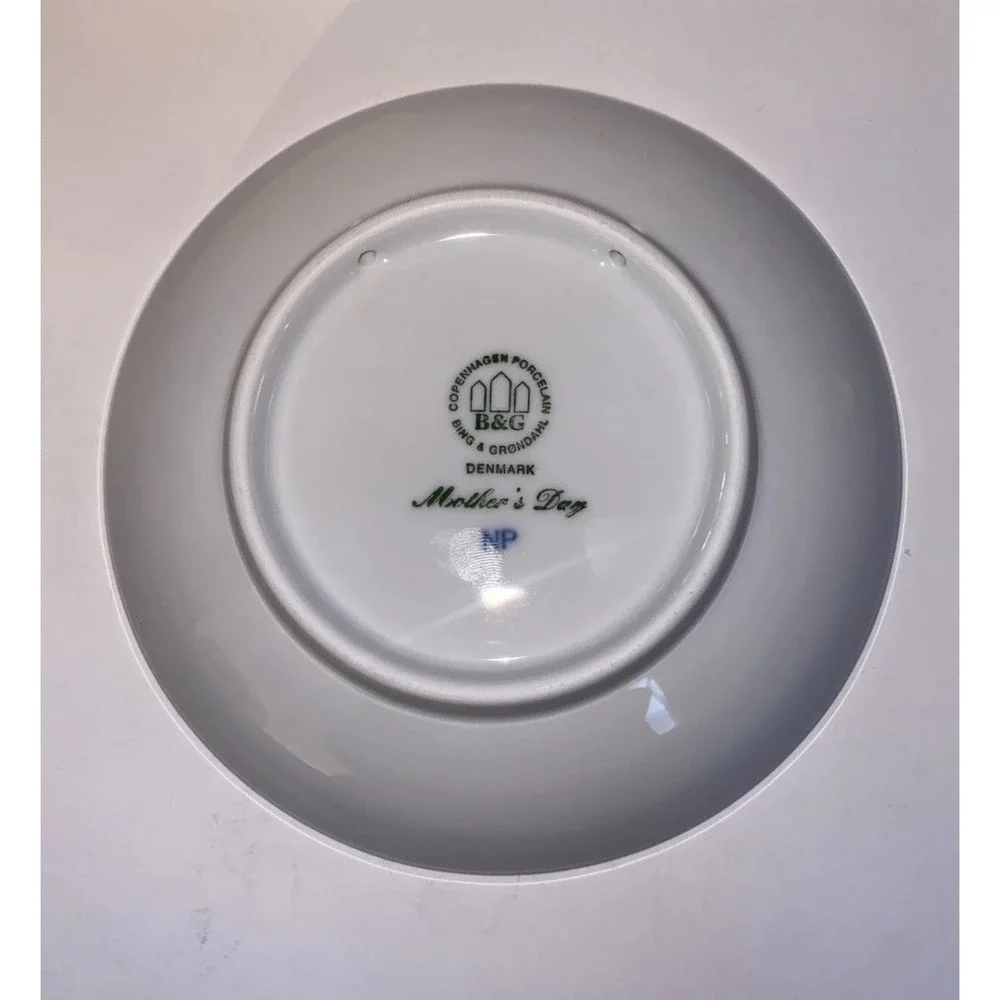 Bing & Grondahl Denmark Mother's Day 1999 Rabbit & Young Plate